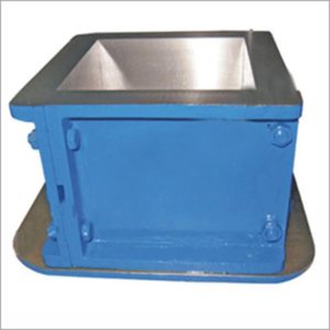 Cast Iron Cube Moulds, Size: 150 X 150 MM.